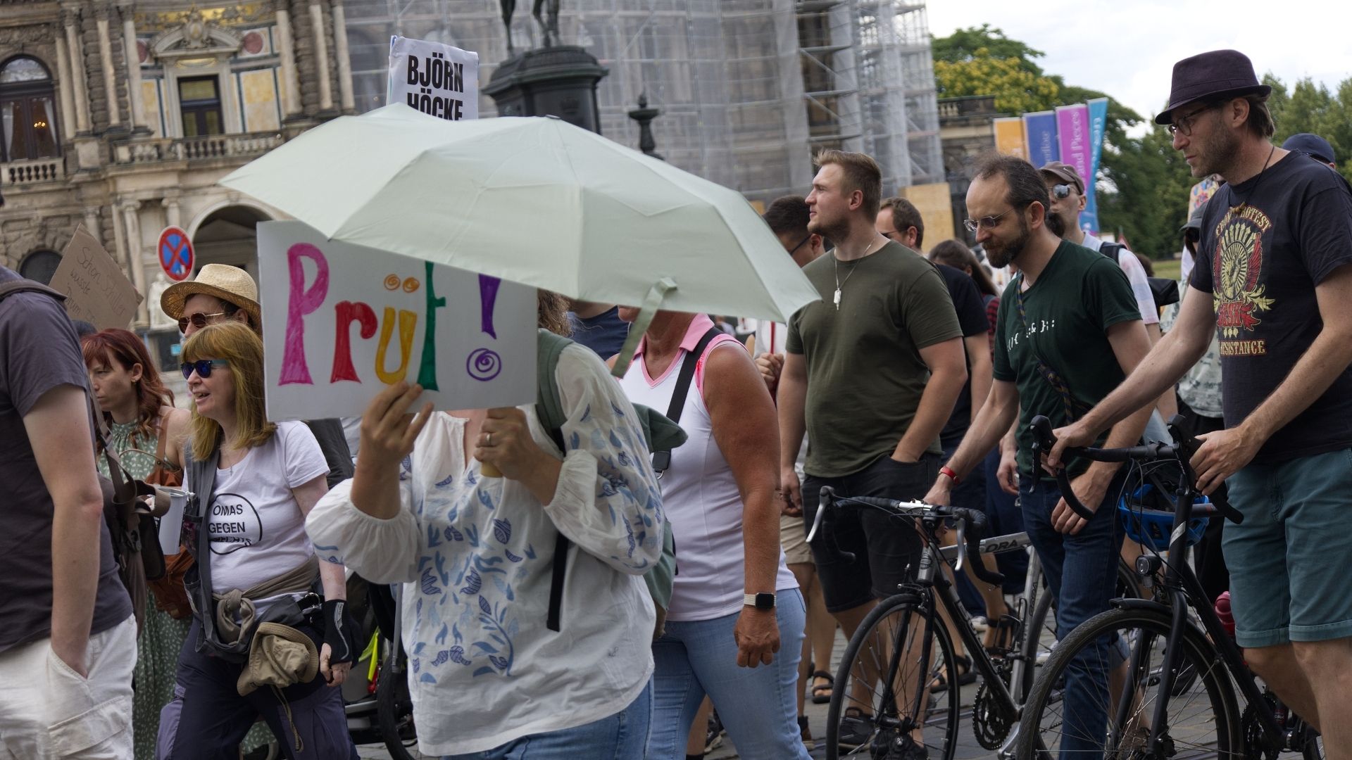 Rund 100 Menschen bei dritter PRÜF-Demonstration in Dresden